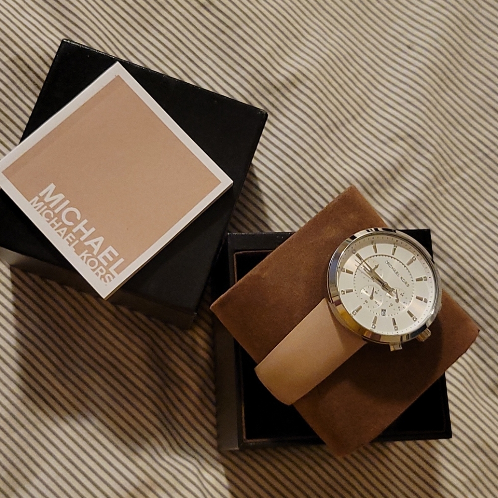 Like new Beige leather Michael Kors watch